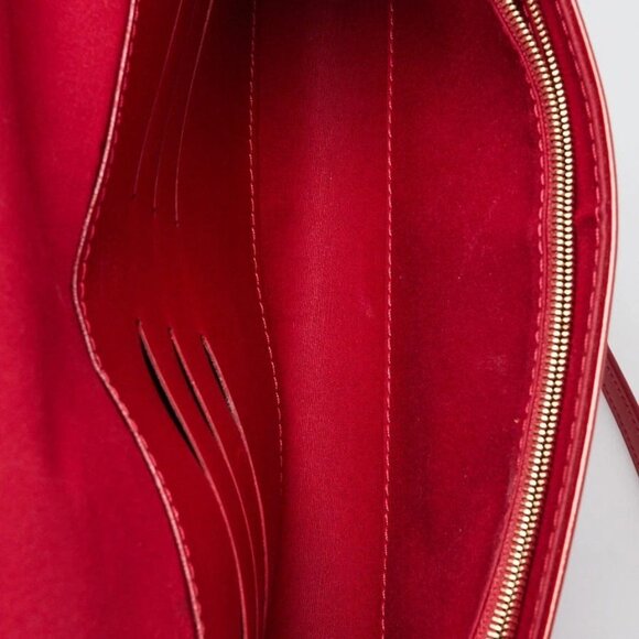 Louis Vuitton Pomme D'Amour Monogram Vernis Ana Clutch Bag - Picture 10 of 12